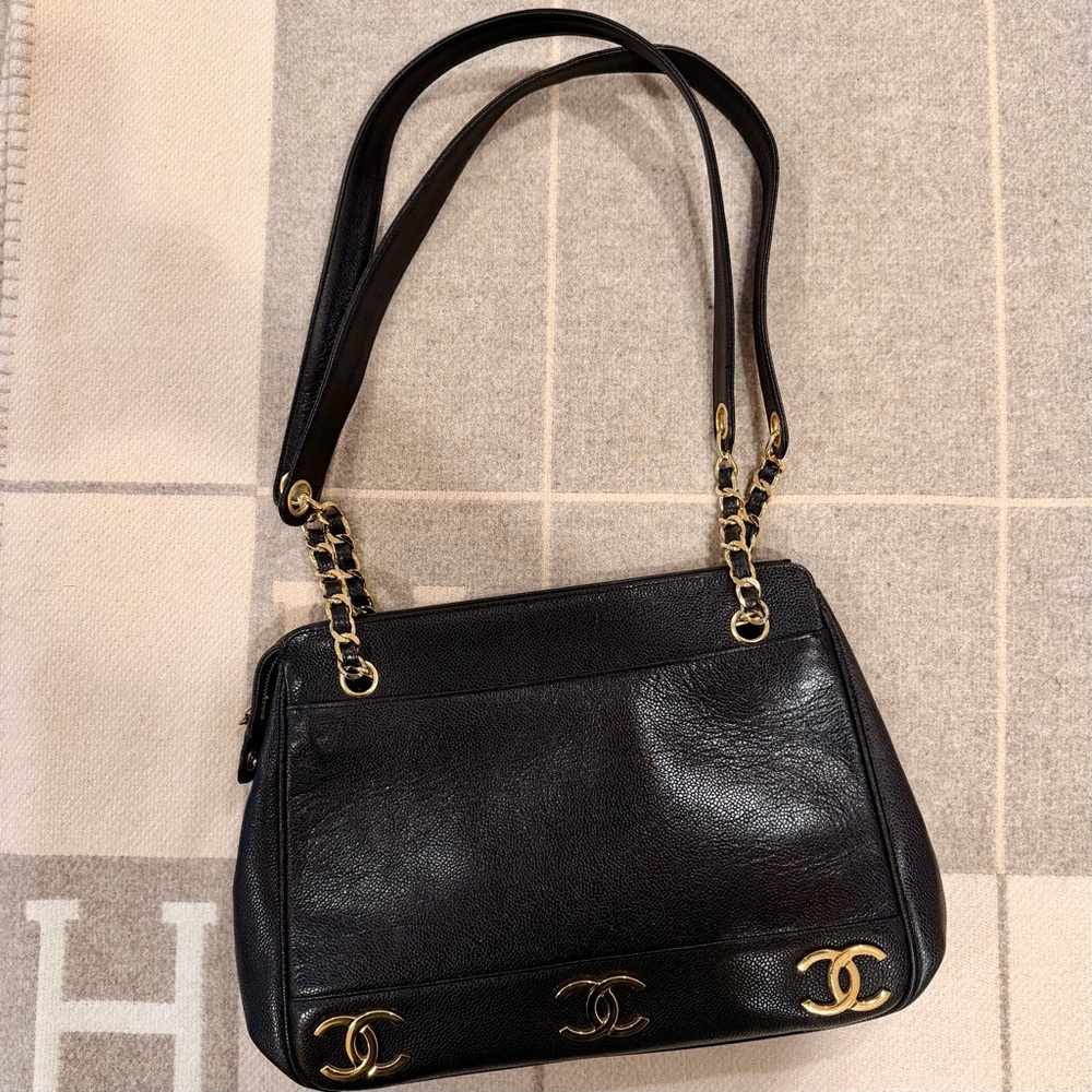 SOLD - Chanel Vintage Caviar Shoulder Bag – Black/Gold CC Logo